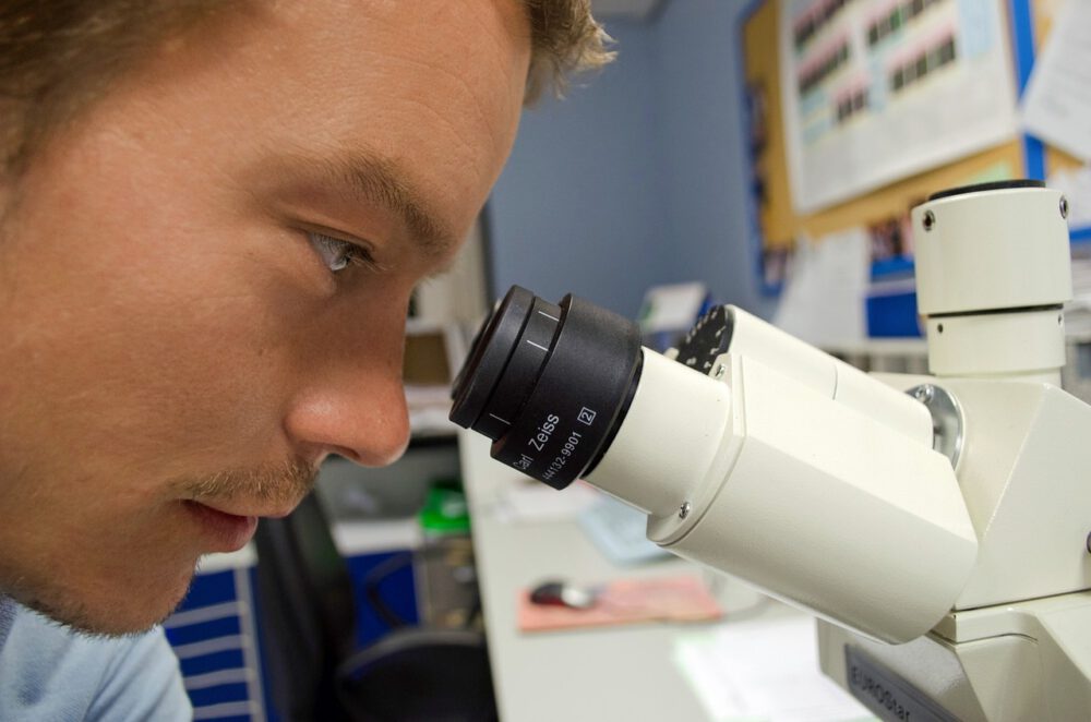 people-scientist-microscope-white